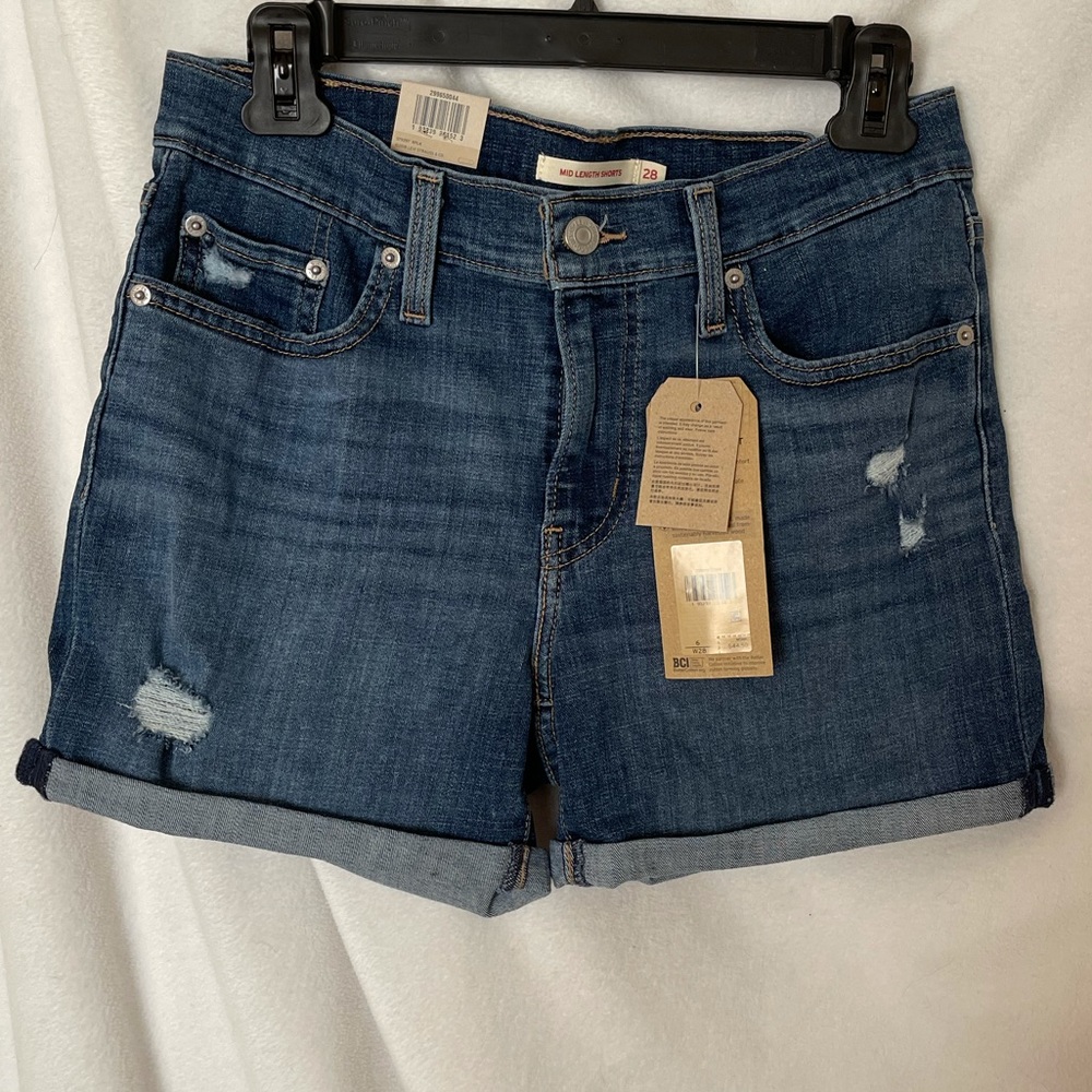 NWT Levi’s Mid-Length Shorts